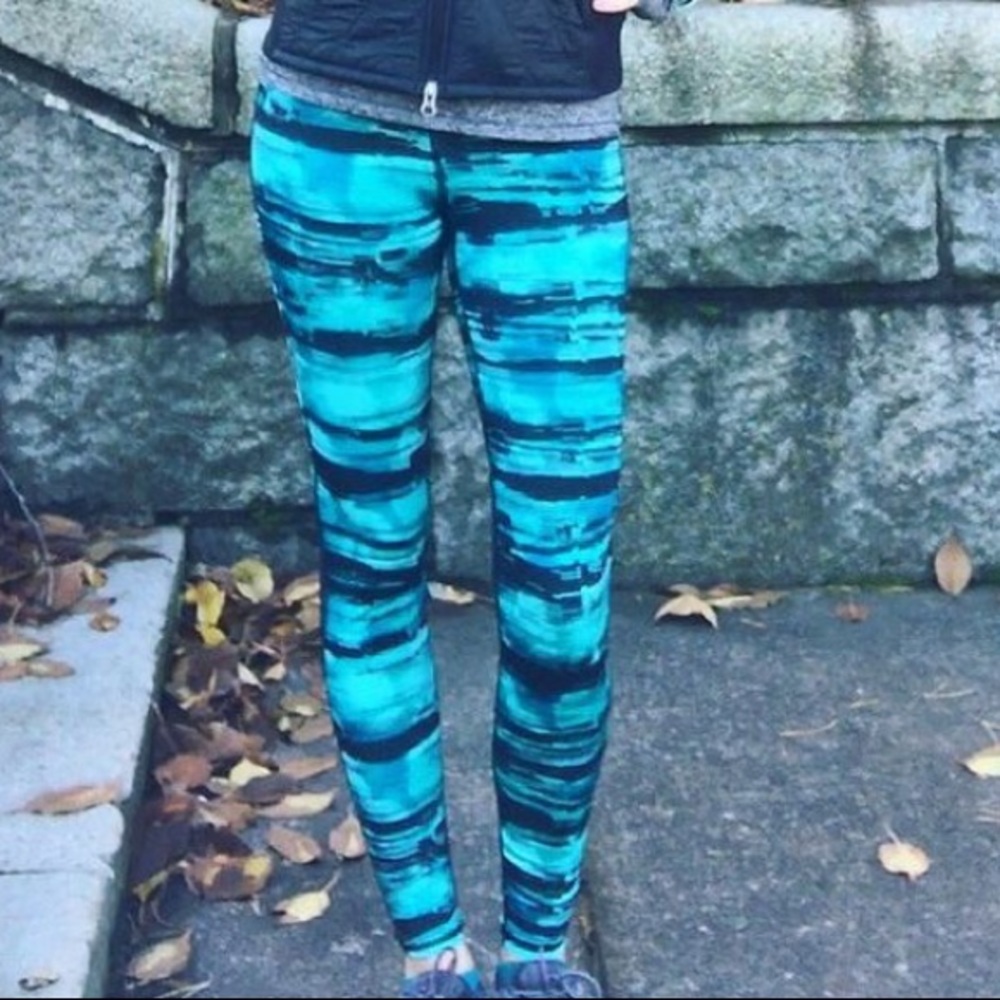 Old Navy Blue and Black Workout Leggings